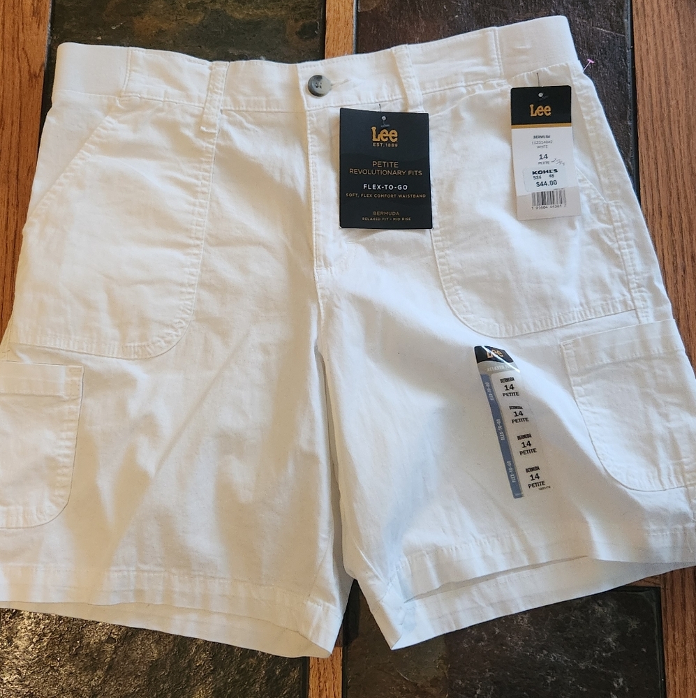 NWT Lee Flex-To-Go Relaxed Fit Bermuda 14P Shorts - Picture 2 of 12